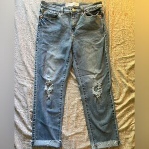 Levi Strauss- Mid Rise Boyfriend Jeans